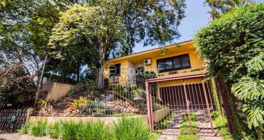 Casa com 3 quartos à venda na Rua João Paetzel, 551, Chácara das Pedras, Porto Alegre