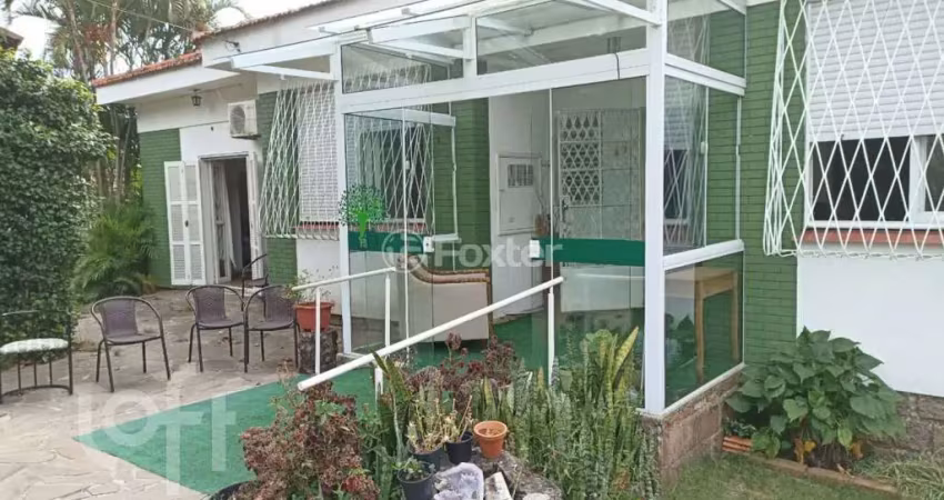 Casa com 5 quartos à venda na Avenida Cinco de Novembro, 56, Teresópolis, Porto Alegre