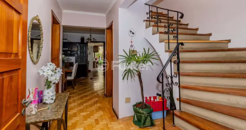 Casa com 3 quartos à venda na Rua Sorocaba, 69, Passo da Areia, Porto Alegre