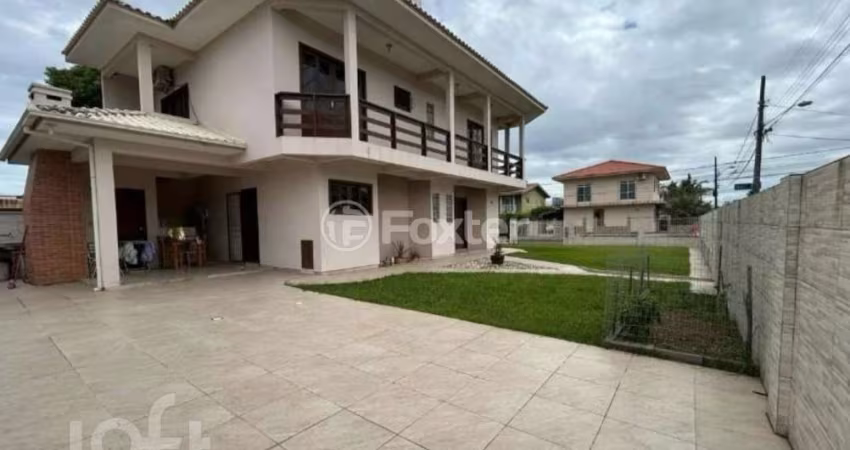 Casa com 3 quartos à venda na Rua Galvão, 164, Carianos, Florianópolis
