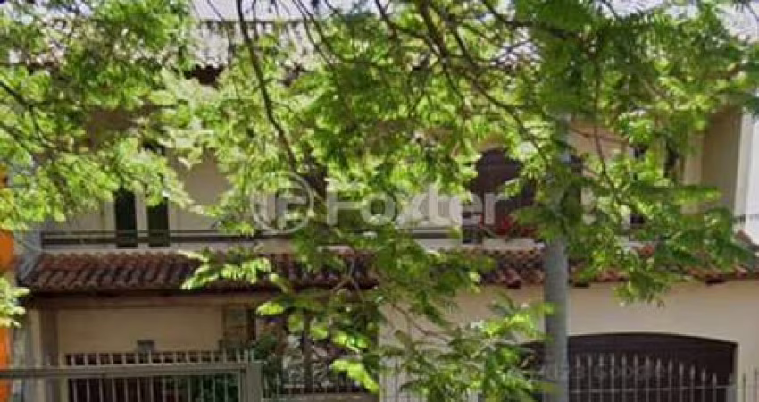 Casa com 3 quartos à venda na Rua Itapeva, 136, Passo da Areia, Porto Alegre