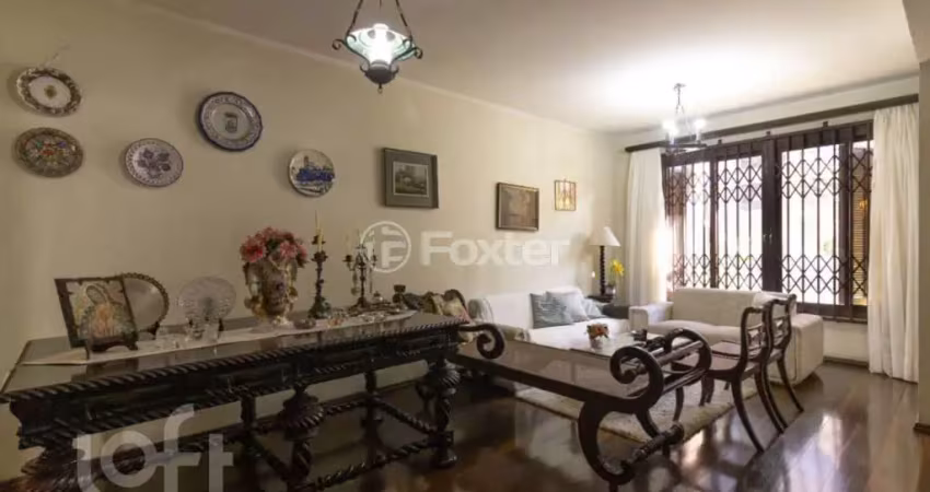 Casa com 3 quartos à venda na Rua Itapeva, 136, Passo da Areia, Porto Alegre