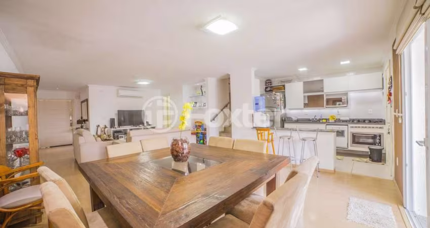 Casa em condomínio fechado com 3 quartos à venda na Rua Adriano Pereira da Silva, 290, Vila Nova, Porto Alegre
