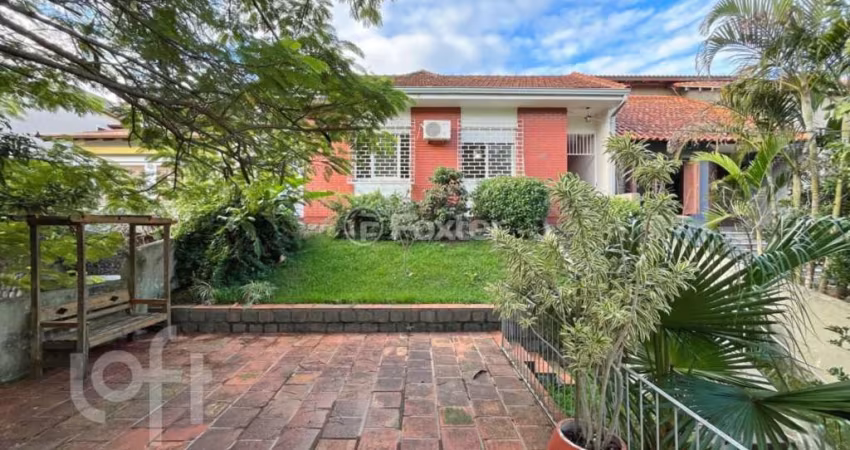 Casa com 3 quartos à venda na Rua Silvério Souto, 480, Teresópolis, Porto Alegre