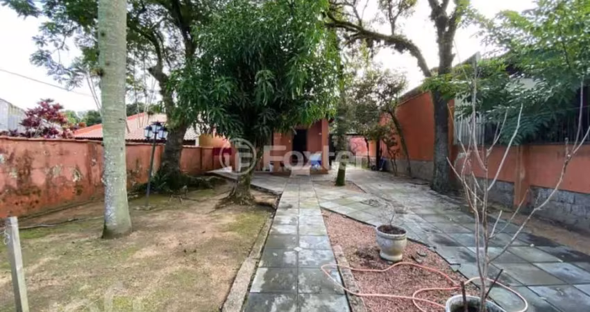 Casa com 3 quartos à venda na Rua Mura, 238, Guarujá, Porto Alegre