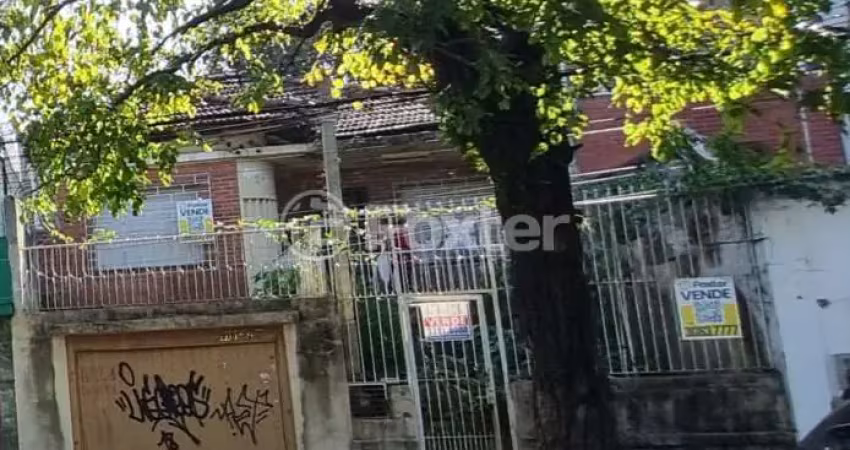 Casa com 3 quartos à venda na Praça Jayme Telles, 50, Santana, Porto Alegre