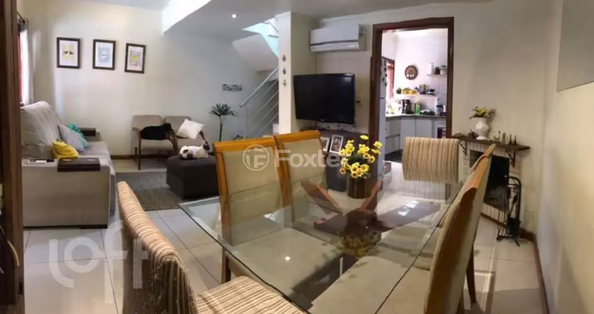Casa em condomínio fechado com 3 quartos à venda na Rua Oscar Schneider, 83, Medianeira, Porto Alegre
