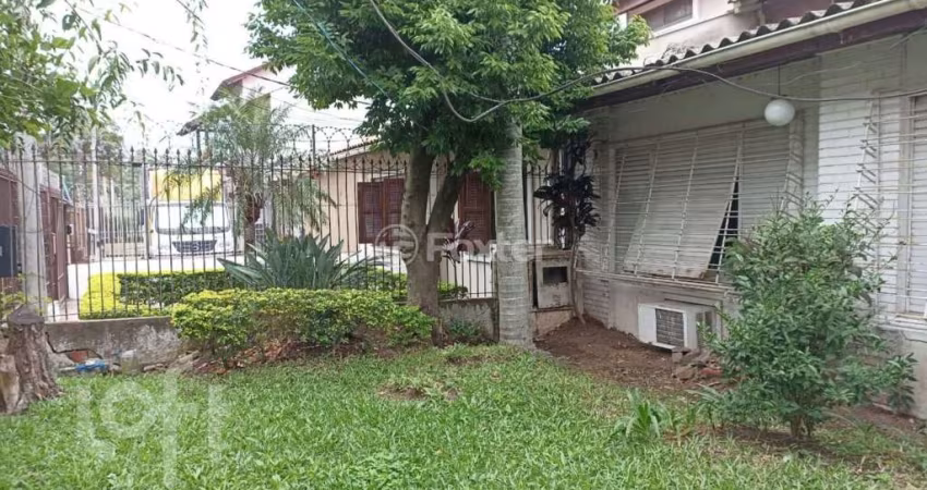 Casa com 3 quartos à venda na Avenida João XXIII, 106, São Sebastião, Porto Alegre