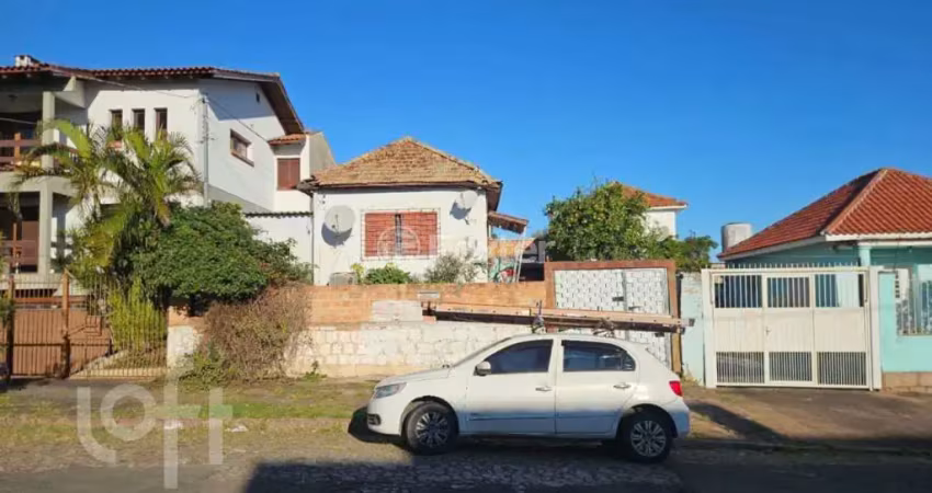 Casa com 2 quartos à venda na Rua Saudável, 82, Medianeira, Porto Alegre