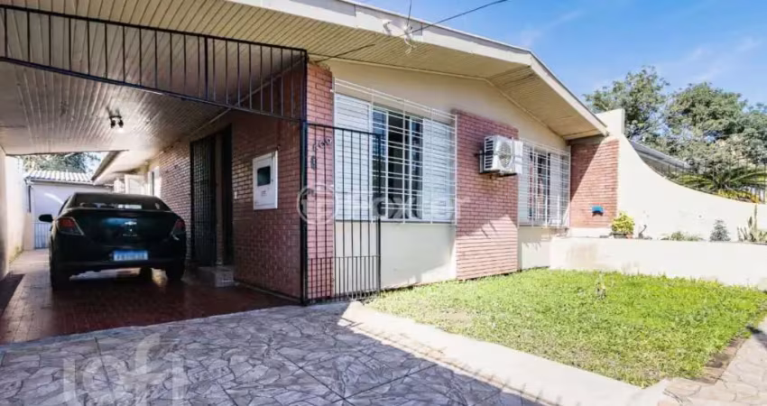 Casa com 3 quartos à venda na Avenida Brino, 409, Santa Maria Goretti, Porto Alegre