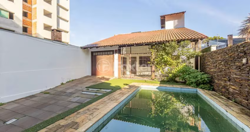 Casa com 3 quartos à venda na Rua Artur Fabião Carneiro, 242, Passo da Areia, Porto Alegre
