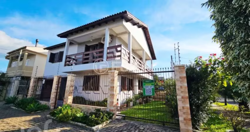 Casa com 3 quartos à venda na Rua Hermínio Leal de Albuquerque, 998, Parque Santa Fé, Porto Alegre