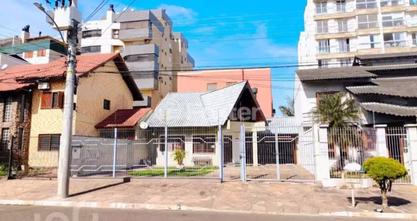 Casa com 3 quartos à venda na Rua Víctor Rycembel, 154, Centro, Canoas