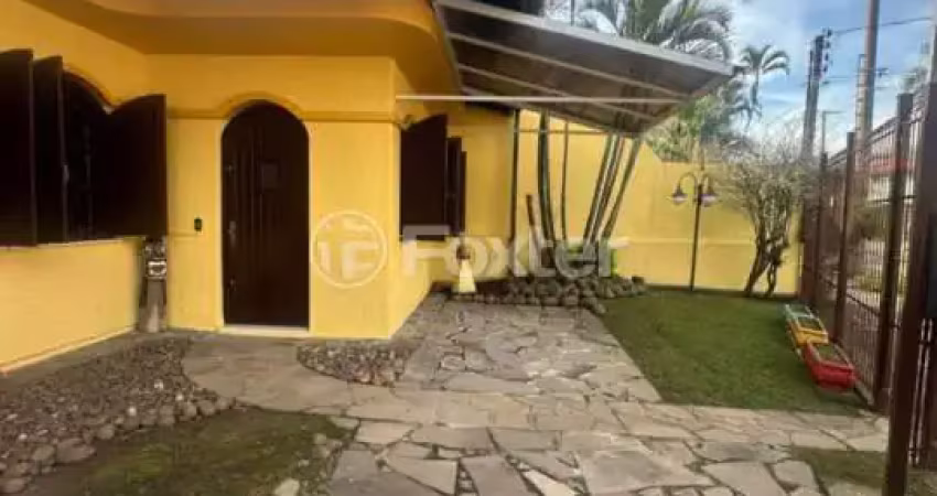 Casa com 3 quartos à venda na Avenida Guarujá, 1099, Guarujá, Porto Alegre