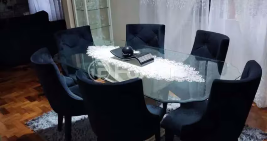 Apartamento com 3 quartos à venda na Rua Açores, 328, Passo da Areia, Porto Alegre