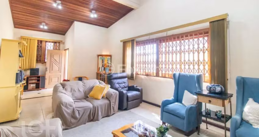 Casa com 4 quartos à venda na Rua Eurico Lara, 737, Medianeira, Porto Alegre