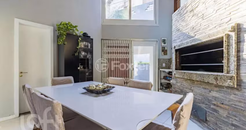 Casa com 5 quartos à venda na Rua Matias José Bins, 313, Três Figueiras, Porto Alegre