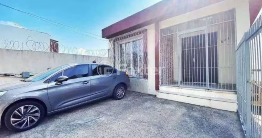 Casa com 2 quartos à venda na Avenida Nonoai, 629, Nonoai, Porto Alegre