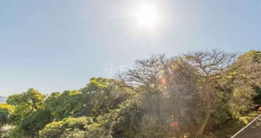 Casa à venda na Rua Alcebíades Antônio dos Santos, 614, Nonoai, Porto Alegre