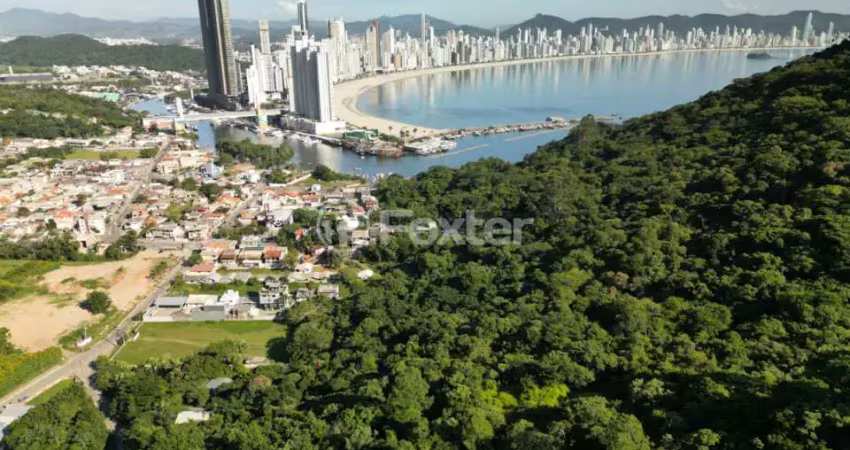 Apartamento à venda na Rua Bento Cunha, 13, Barra, Balneário Camboriú