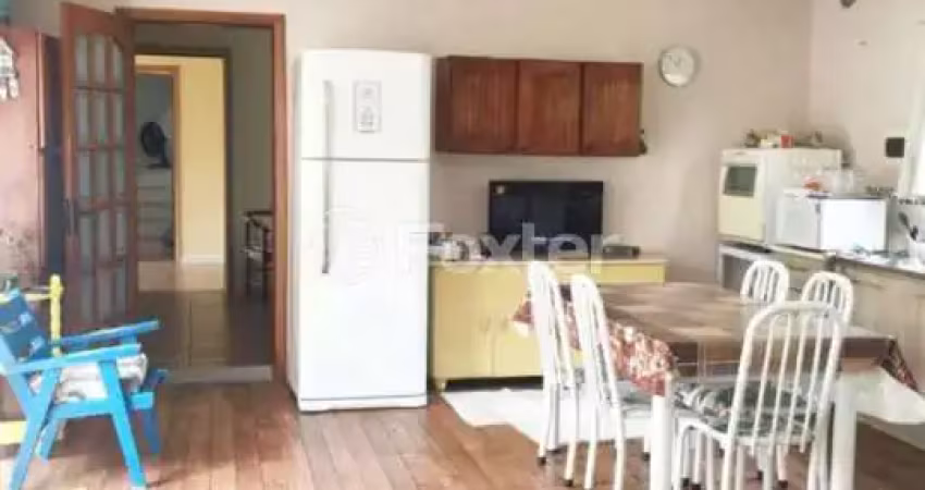 Casa com 4 quartos à venda na Rua Júlio de Castilhos, 758, Niterói, Canoas