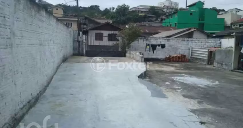Casa com 3 quartos à venda na Rua Valmir Gualberto de Oliveira, 201, Forquilhinhas, São José