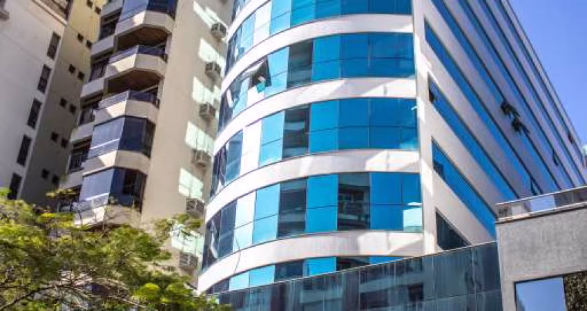 Sala comercial com 172 metros quadrados disponível para locação no centro de Florianópolis