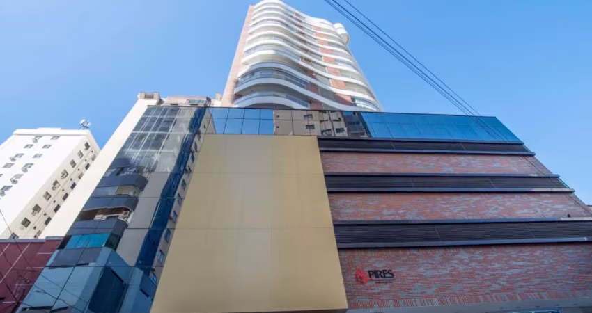 Apartamento seno duas suítes no centro de Balneário Camboriú, SC