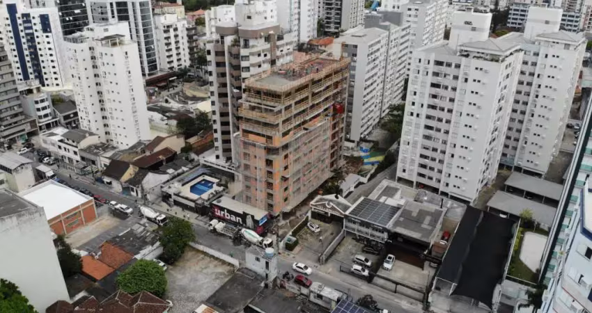 Apartamento sendo dois ou três dormitórios no centro de Florianópolis, SC
