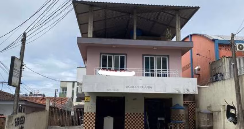 Casa a venda de 03 Dormitórios sendo 01 Suíte com Terraço no Bairro Ipiranga -São José -SC