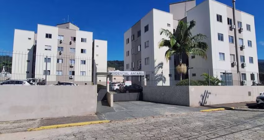 Apartamento a venda de 02 Dormitórios com cozinha modulada em Serrarias -São José-SC