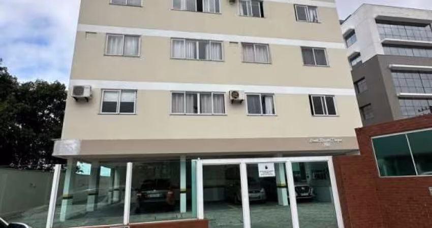 Apartamento localizado na rua principal do bairro Roçado sendo dois dormitórios