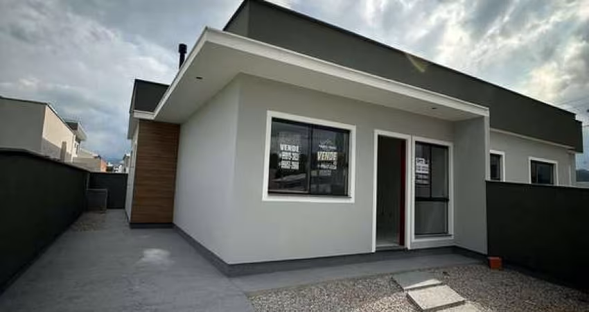 Casa geminda a venda de 02 Dormitórios 01 Suíte no bairro Bela Vista em Palhoça-SC