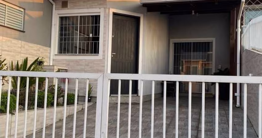 Aluga-se casa geminada a  de 02 Dormitórios com mobíla planejada no Bairro Bela Vista -Palhoça-SC
