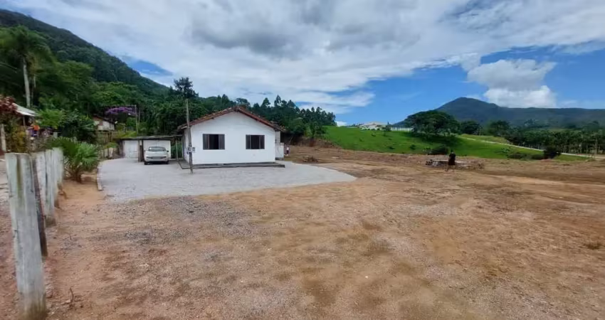 Casa  de 03 dormitórios com terreno de 4 mil metros em biguaçu/sc