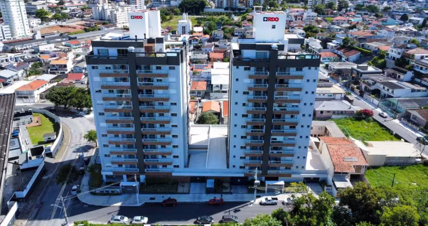 Apartamento de alto padrão com 3 suítes muito bem localizado no Estreito - Florianópolis - SC
