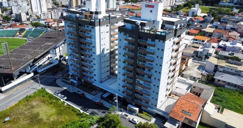 Apartamento de alto padrão semi-mobiliado com 3 quartos sendo 2 suítes  Estreito Florianópolis - SC