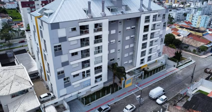 Duplex mobiliado com móveis planejados, 3 quartos sendo 2 suítes em Capoeiras - Florianópolis - SC