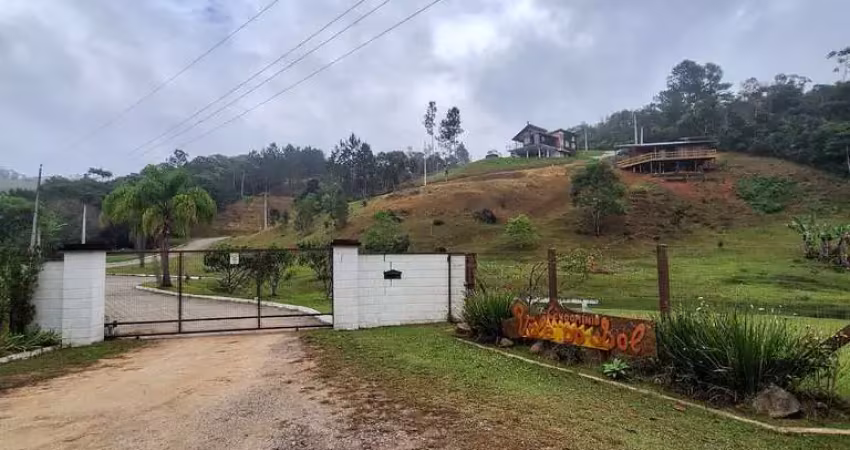 Terreno em condomínio rural com 681,70m² e vista livre em  santo amaro da imperatriz/sc