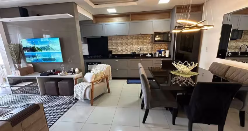 Apartamento com moveis planejados sendo dois dormitórios com suíte no continente florianópplos/sc
