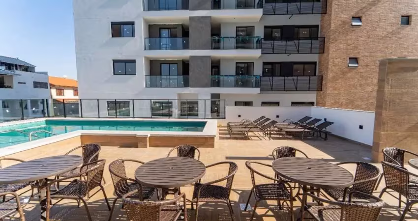 Apartamento sendo 03 dormitórios com suíte e duas vgas de garagem em condomínio clum em são jose/sc