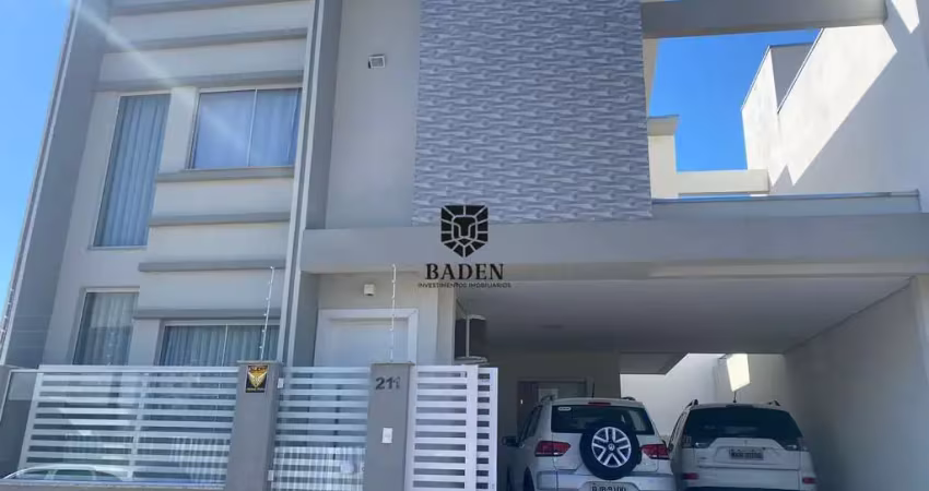 Belíssima casa mobiliada, com 3 suítes em Balneário Camboriú.