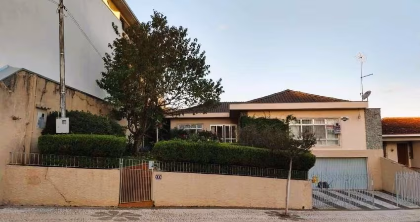 Casa Residencial com 2 quartos  à venda, 200.00 m2 por R$850000.00  - Uvaranas - Ponta Grossa/PR