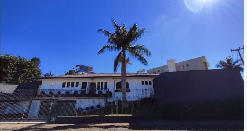 Casa Residencial com 4 quartos  à venda, 238.00 m2 por R$1860000.00  - Jardim Carvalho - Ponta Grossa/PR