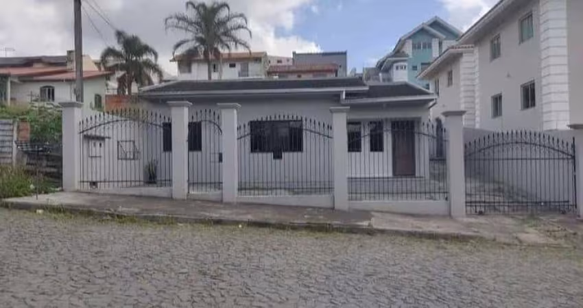 Casa Residencial com 3 quartos  à venda, 420.00 m2 por R$700000.00  - Nova Russia - Ponta Grossa/PR