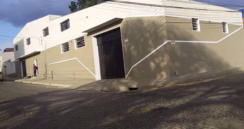 Barracão/Galpão para alugar, 471.00 m2 por R$9400.00  - Centro - Ponta Grossa/PR