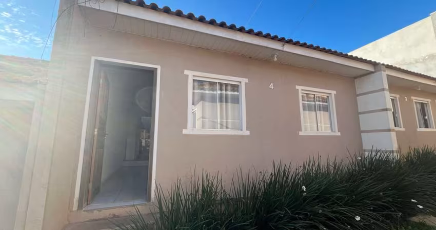 Casa em Condomínio para alugar, 52.00 m2 por R$950.00  - Piriquitos - Ponta Grossa/PR