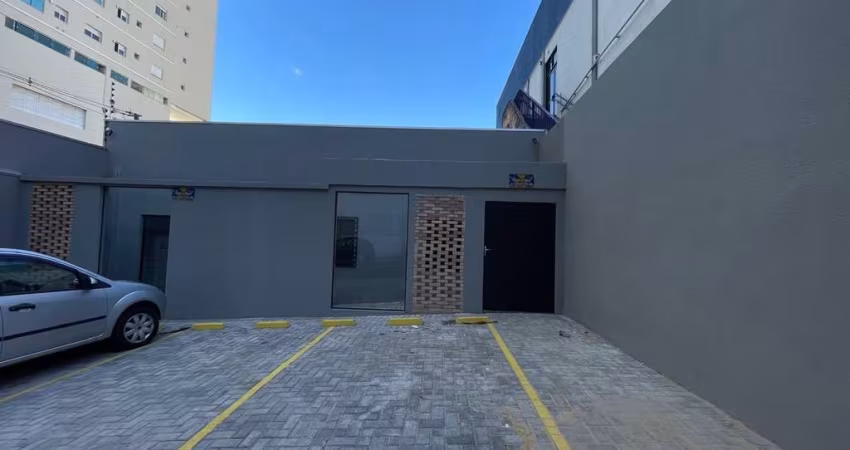 Casa Comercial com 4 quartos  para alugar, 82.00 m2 por R$3500.00  - Centro - Ponta Grossa/PR