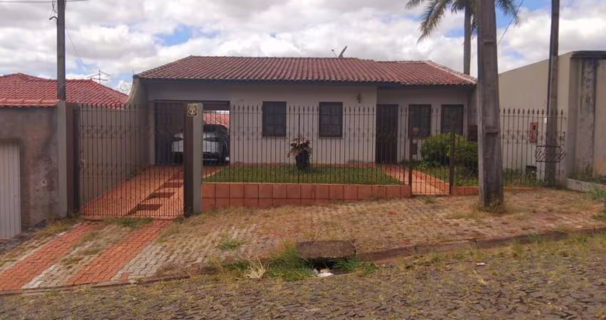 Casa Residencial com 3 quartos  à venda, 183.00 m2 por R$550000.00  - Uvaranas - Ponta Grossa/PR