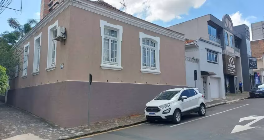 Casa Comercial com 4 quartos  à venda, 250.00 m2 por R$1700000.00  - Centro - Ponta Grossa/PR
